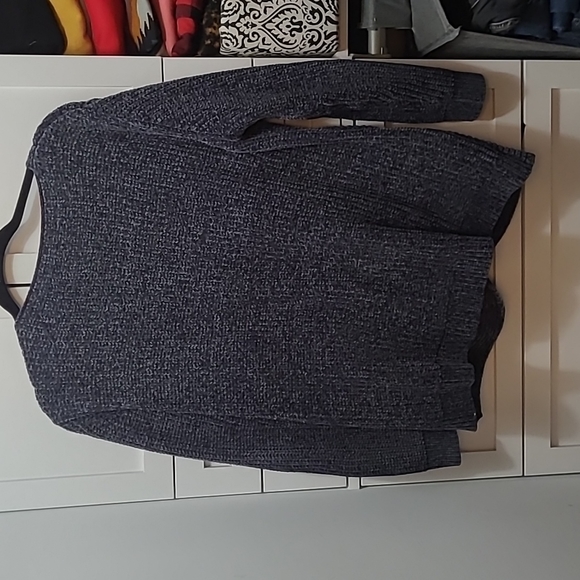 Jodifl Front knot Sweater - Picture 2 of 3